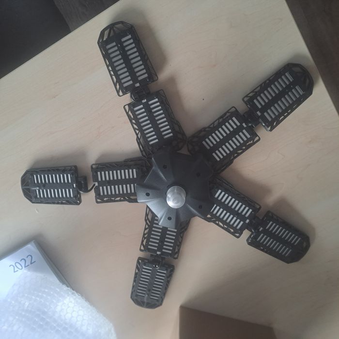 Lampa garażowa skladana led mocna E27