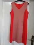 Vestido elegante. Tons coral