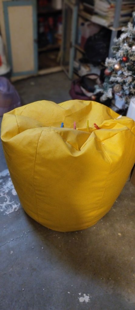 Puff grande em Napa amarelo