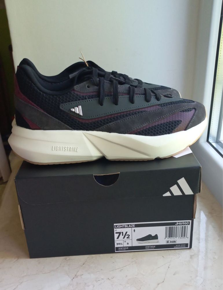 Кросівки жіночі adidas  lightblaze оригінал!
