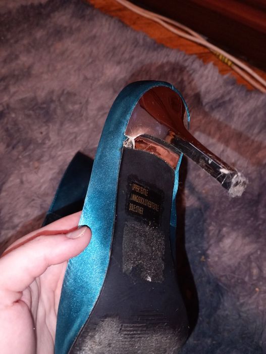 Віддам безкоштовно босоніжки, туфлі