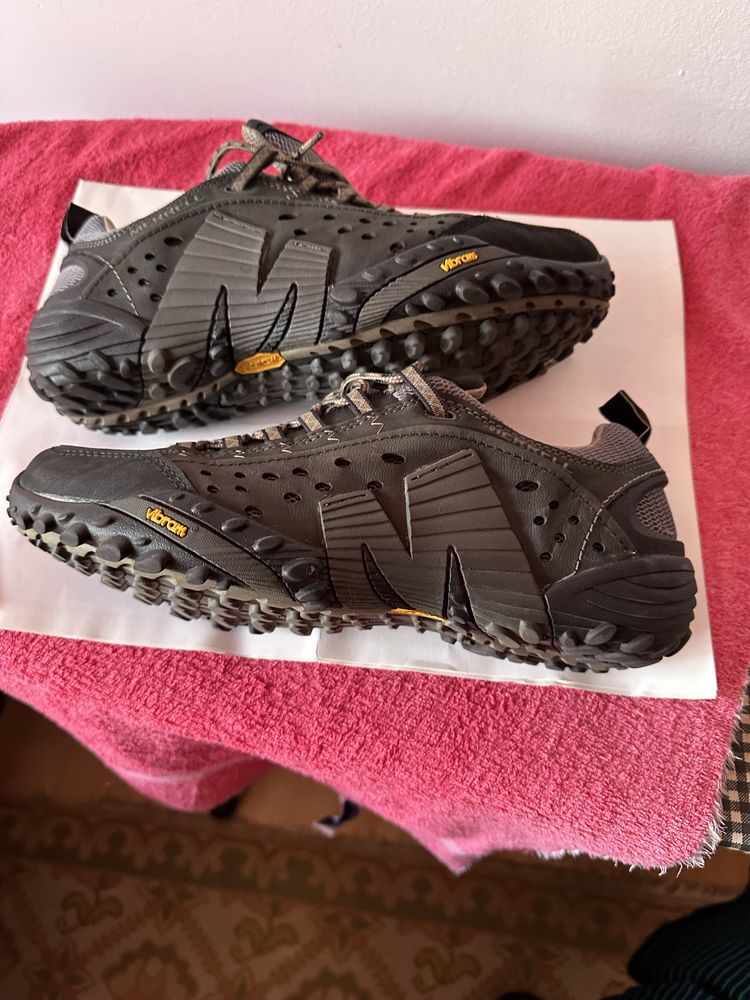 Merrell Intercept 43