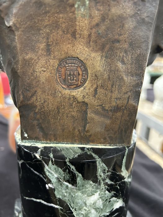 Popiersie kobiety z brązu