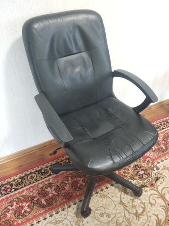 Комп'ютерне крісло.