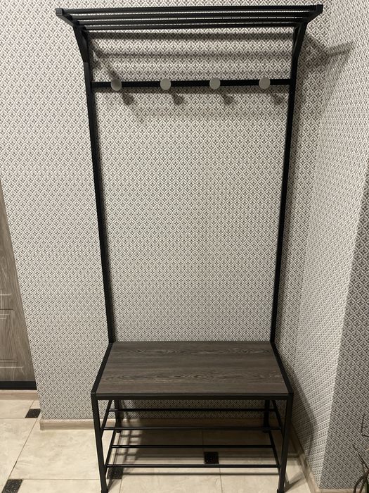 Вішалка з полицями для взуття, верхнього одягу, та головних уборів.