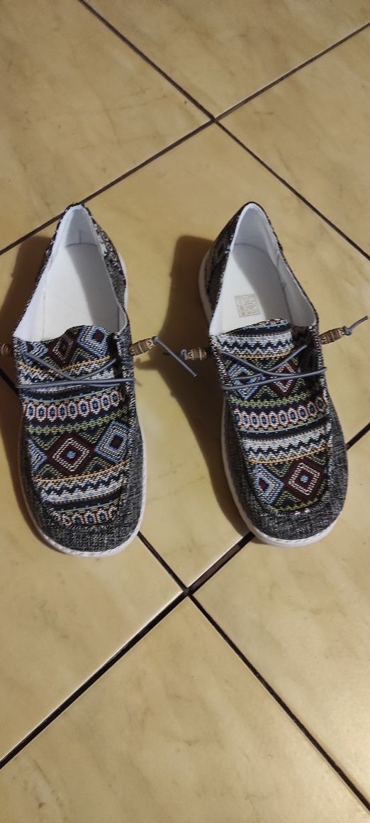 Buty damskie, piękne i wygodne.
