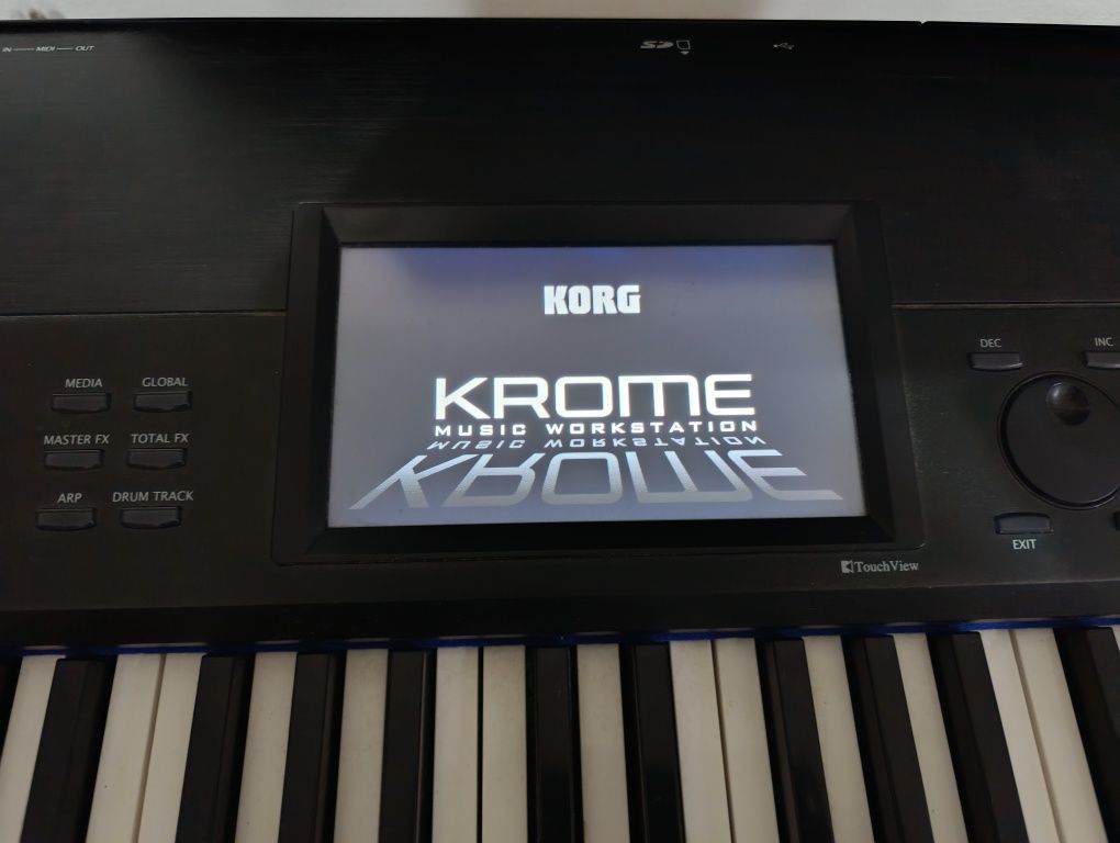 Korg Krome88 + case