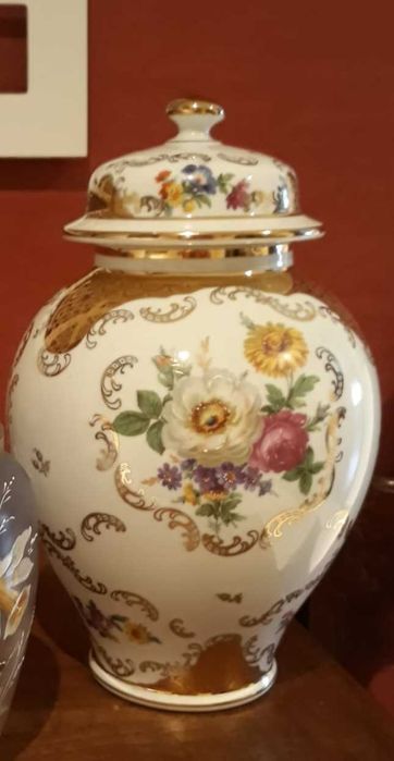 Pote decorativo em porcelana