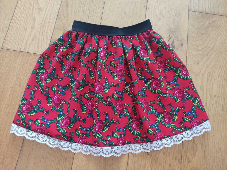 Używana góralska spódniczka r. 98