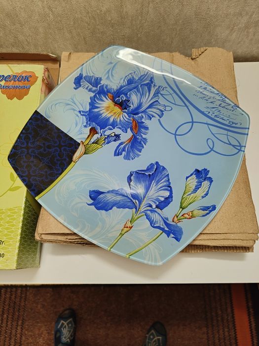 Тарілки  7 предметів (1 велика і 6 менших)