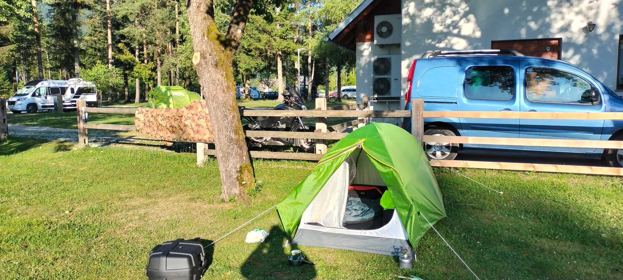 Sprzedam namiot 2 osobowy Quechua Arpenaz 2 plus plandeka na motocykl.