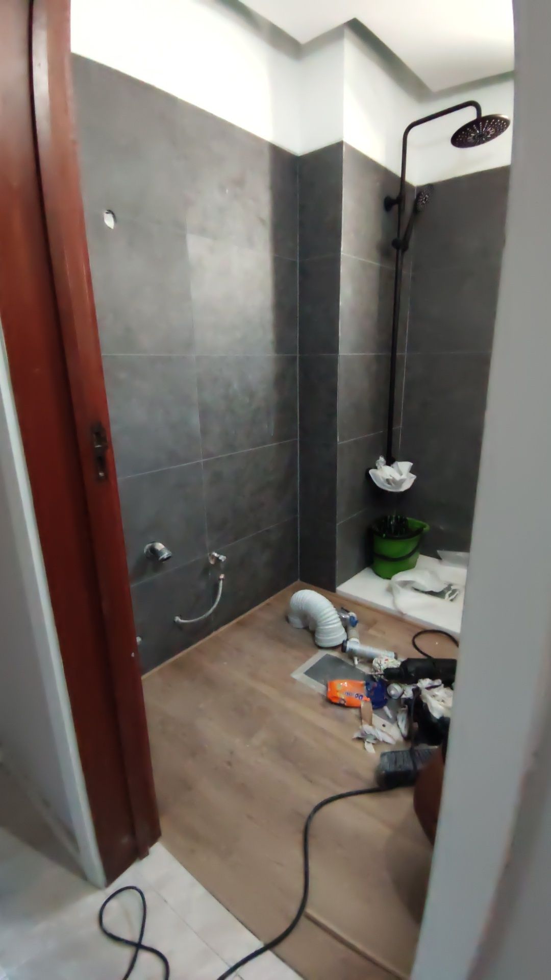 Remodelação em geral.  Desde a demolição até os finos acabamento