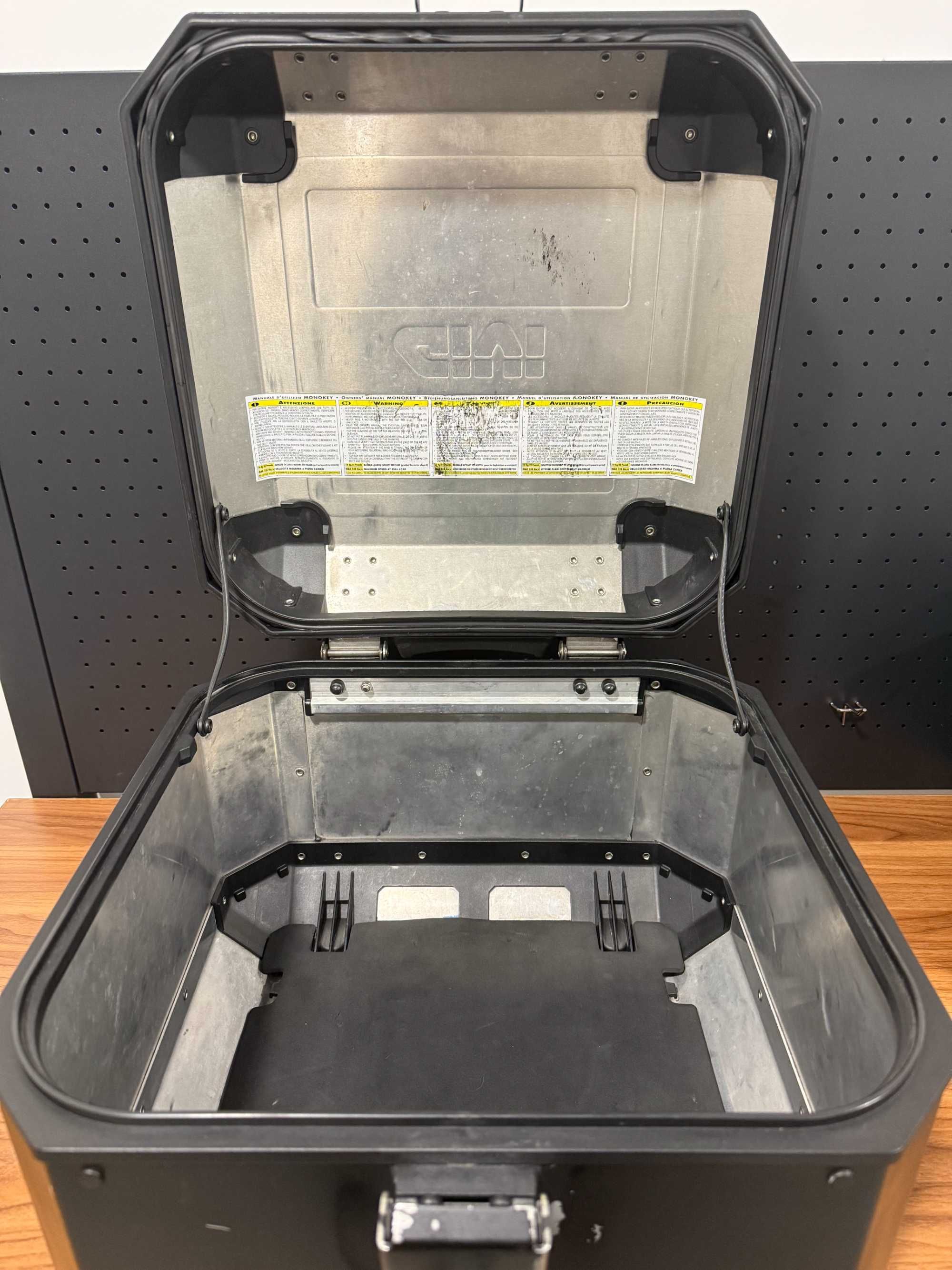 Mala Top Case Givi Trekker Outback 42 Black Line