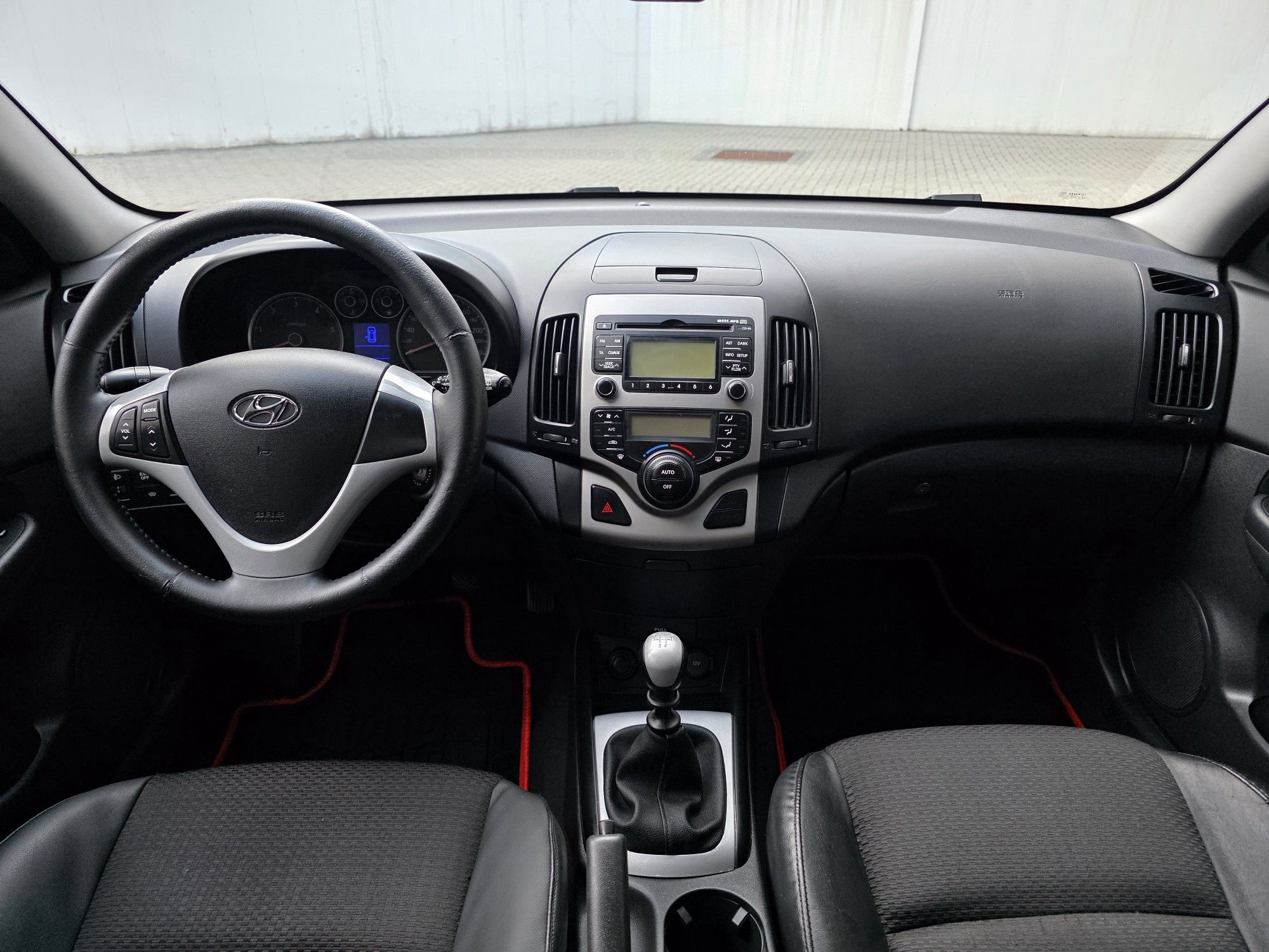 HYUNDAI I30 CW STYLE 1.6CRDI 115CV  - Excepcional