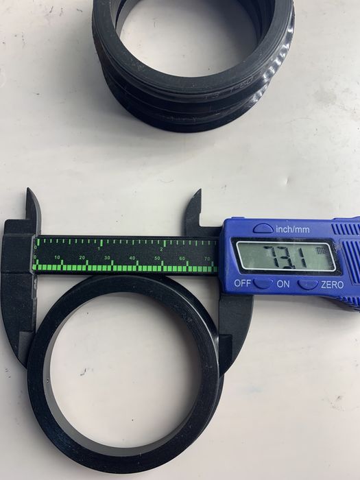 Проставочное центровочное кольцо 73,1 / 60,1 для автомобильных дисков.