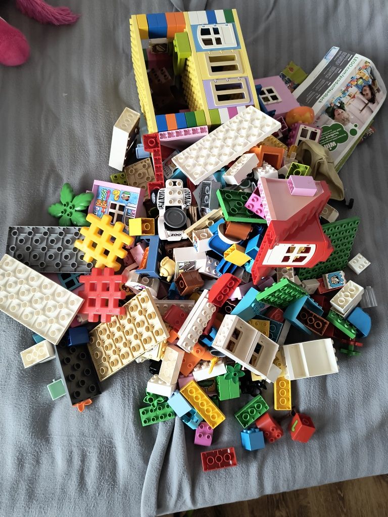Pudło klocków LEGO Duplo.