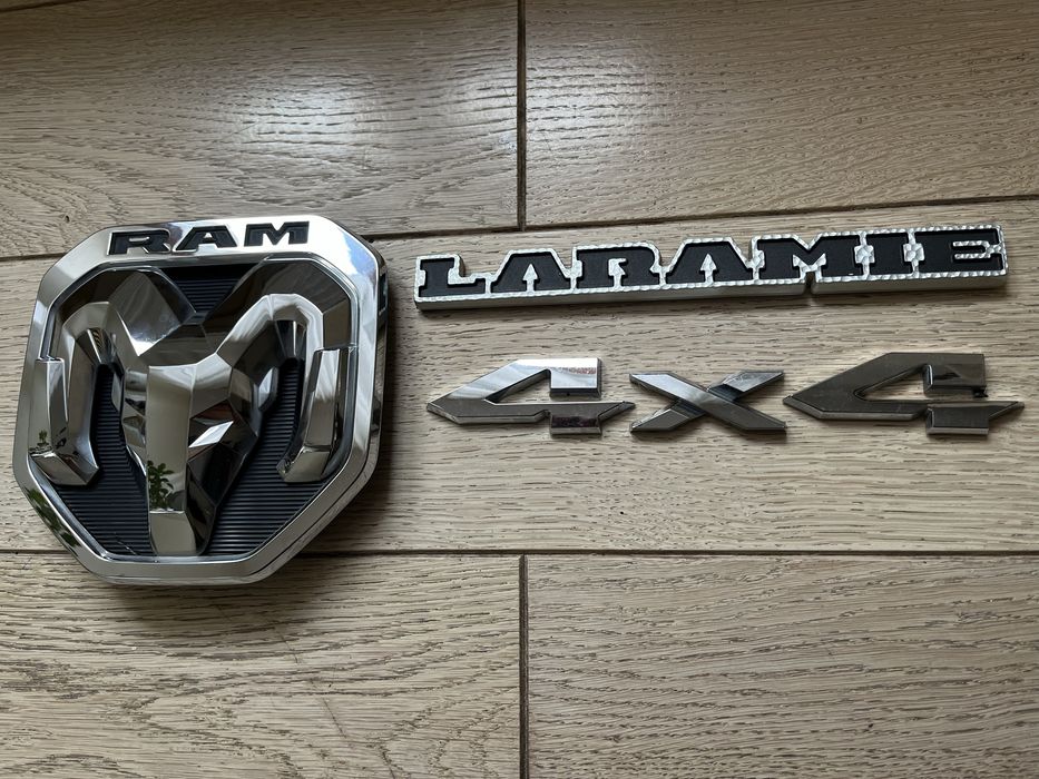 Emblemat RAM 1500 logo V gen. 19-24
