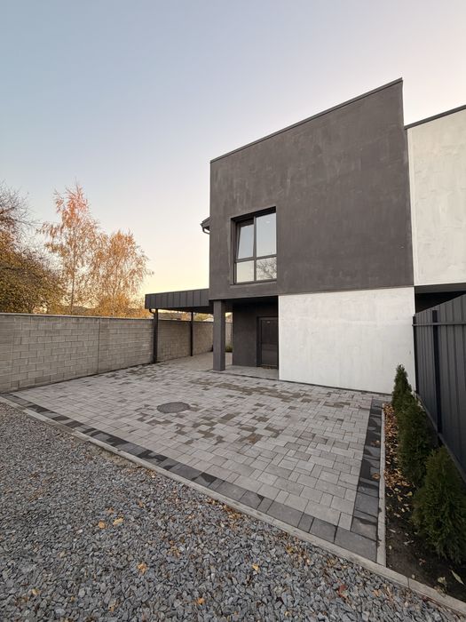 Продаж котеджу у центральній частині міста (Гідропарк)