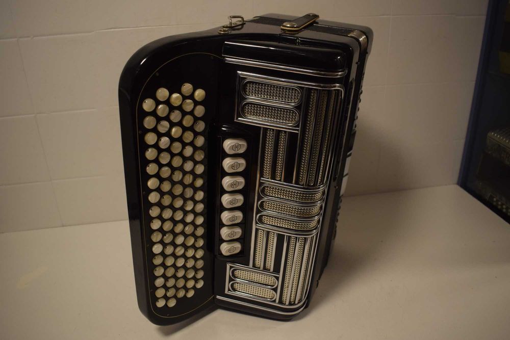 Acordeon Hohner Riveira III N 3 Voz, 274