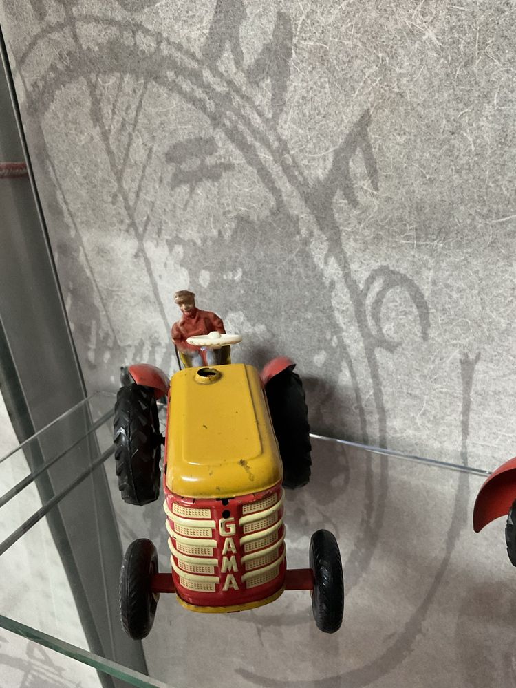 Brinquedo trator Gama