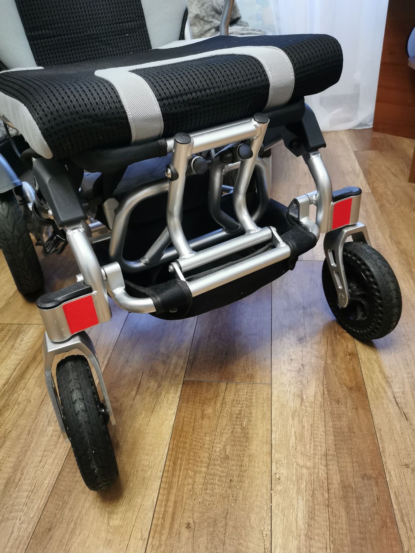 Wózek inwalidzki elektryczny składany lekki