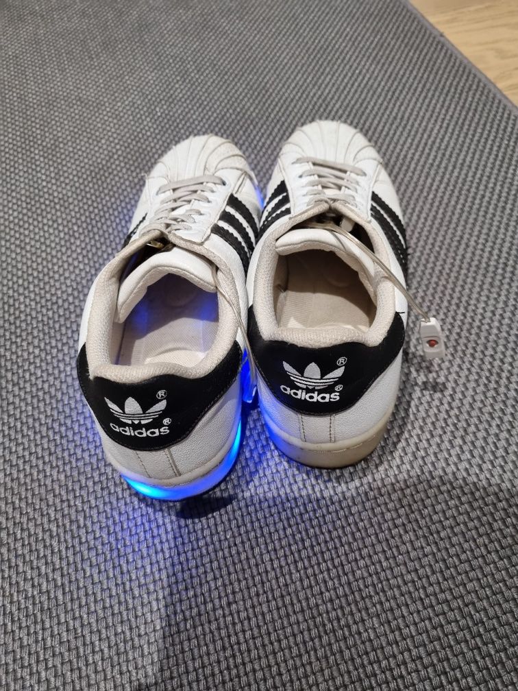 Buty dziecięce adidas rozm 35 świecące