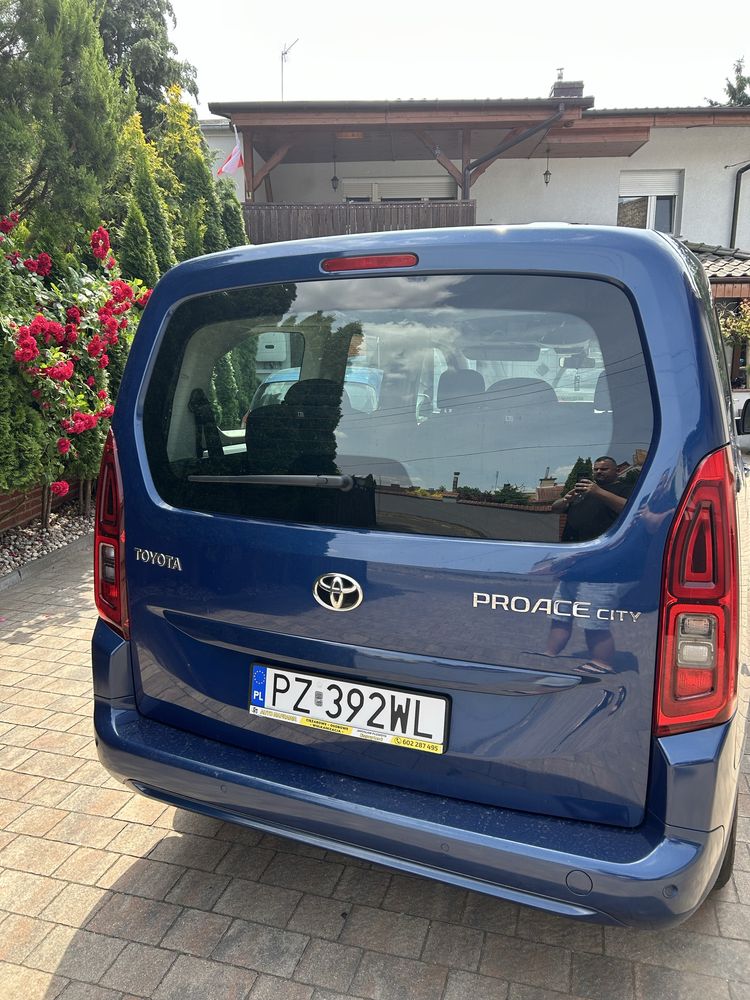 Wynajem Bus Mini Van 7 osób Toyota