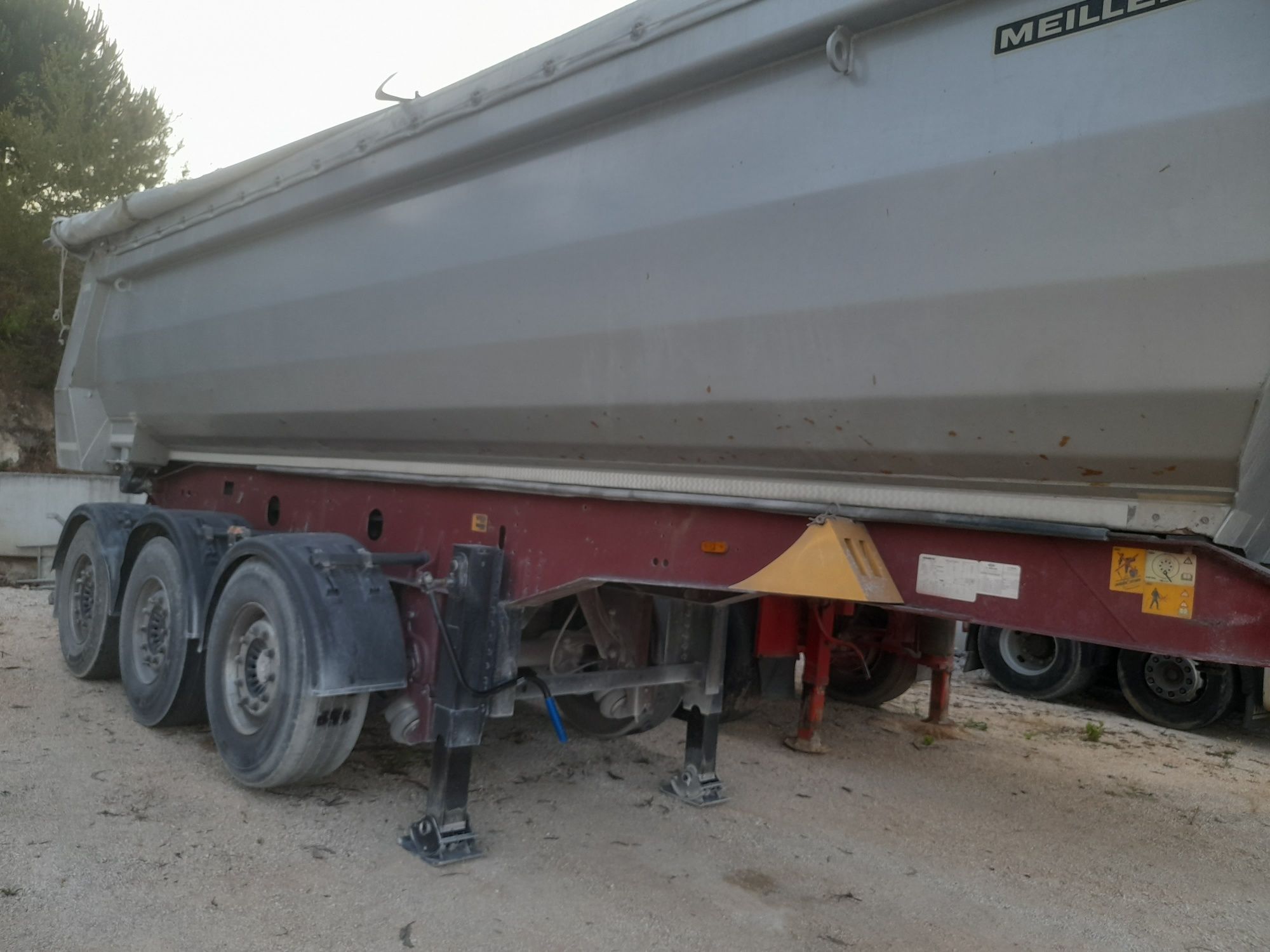 Semi-reboque basculante em hardox