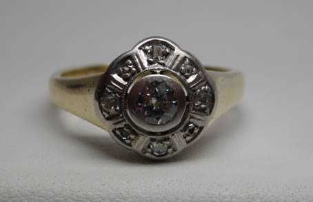 Złoty pierścionek markiza z diamentami. 0,45 ct.