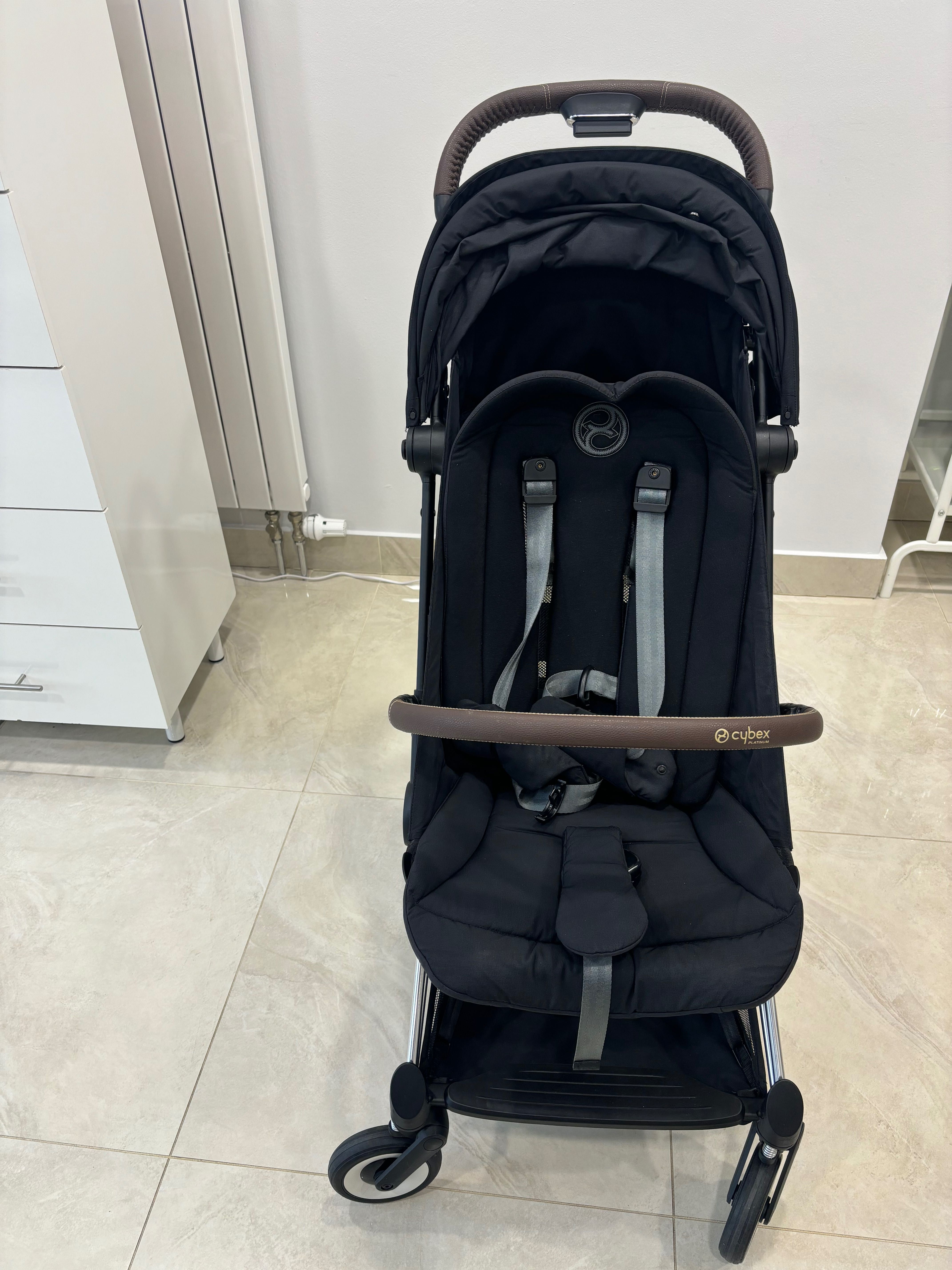 Cybex Coya czarny z pałąkiem