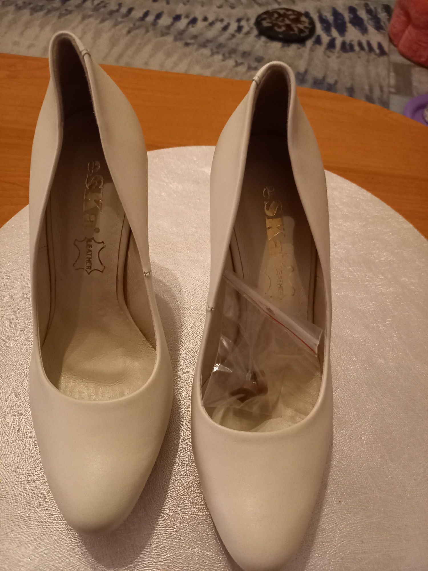 Sprzedam buty na obcasach
