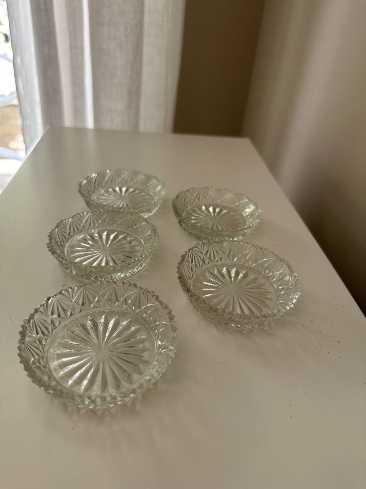 Kryształowe talerzyki podstawki