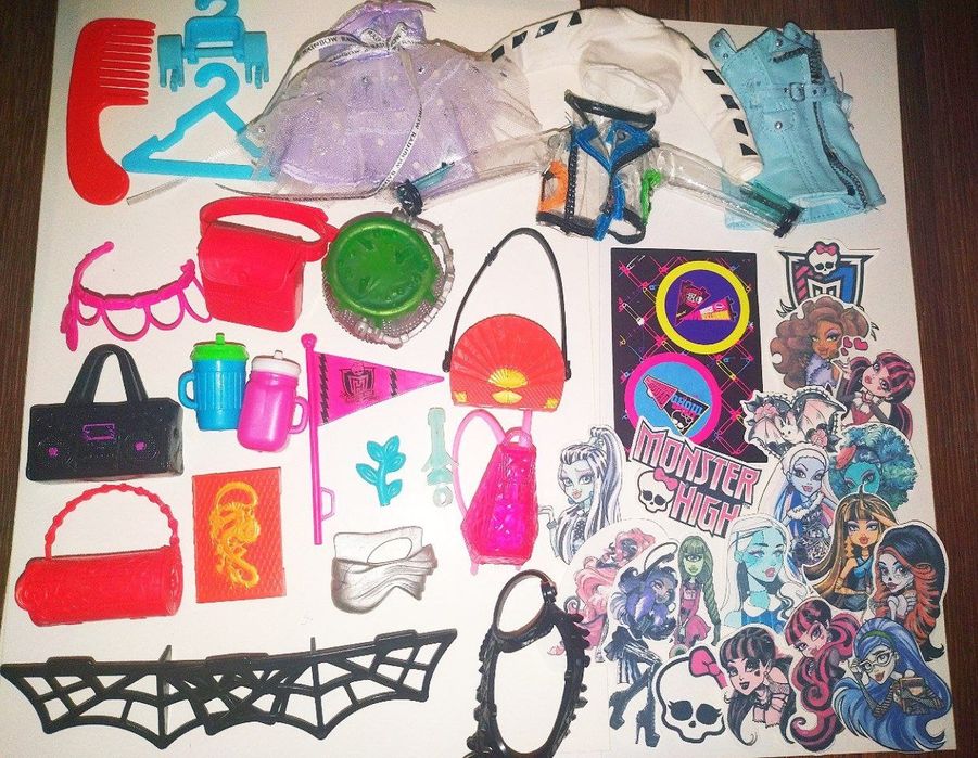 Монстер хай/ Реньбоу хай аксесуари