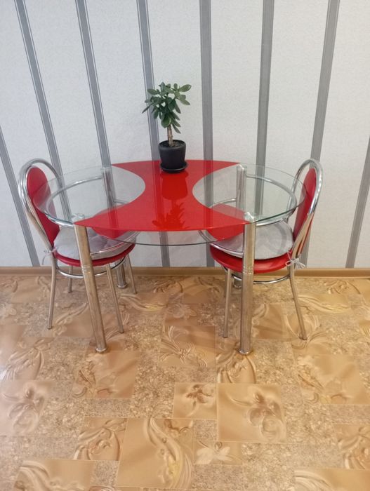 Кухонний комплект для кухні Бровари 
Скляний