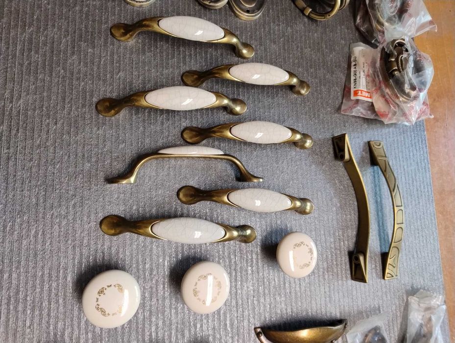 stare okucia meblowe