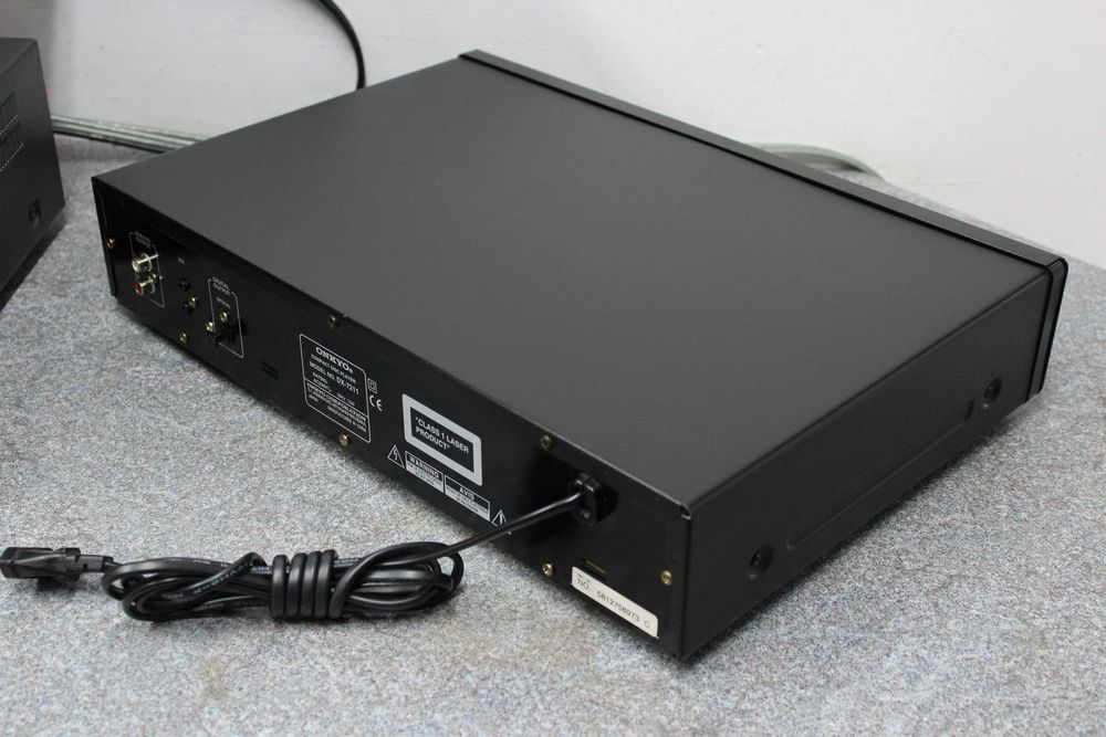 Odtwarzacz CD Onkyo DX-7211