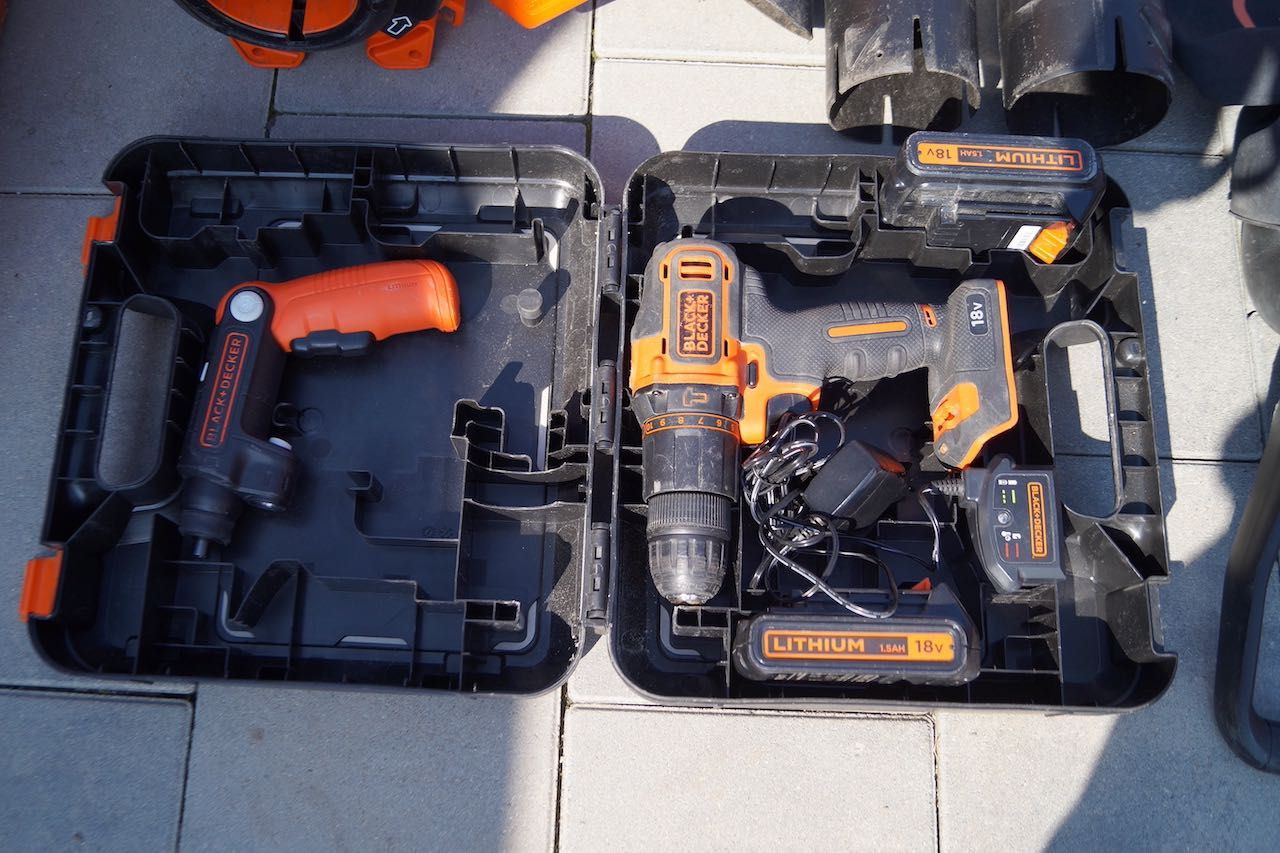Zestaw narzedzi Black & Decker odkurzacz ogrodowy dmuchawa wkretarka