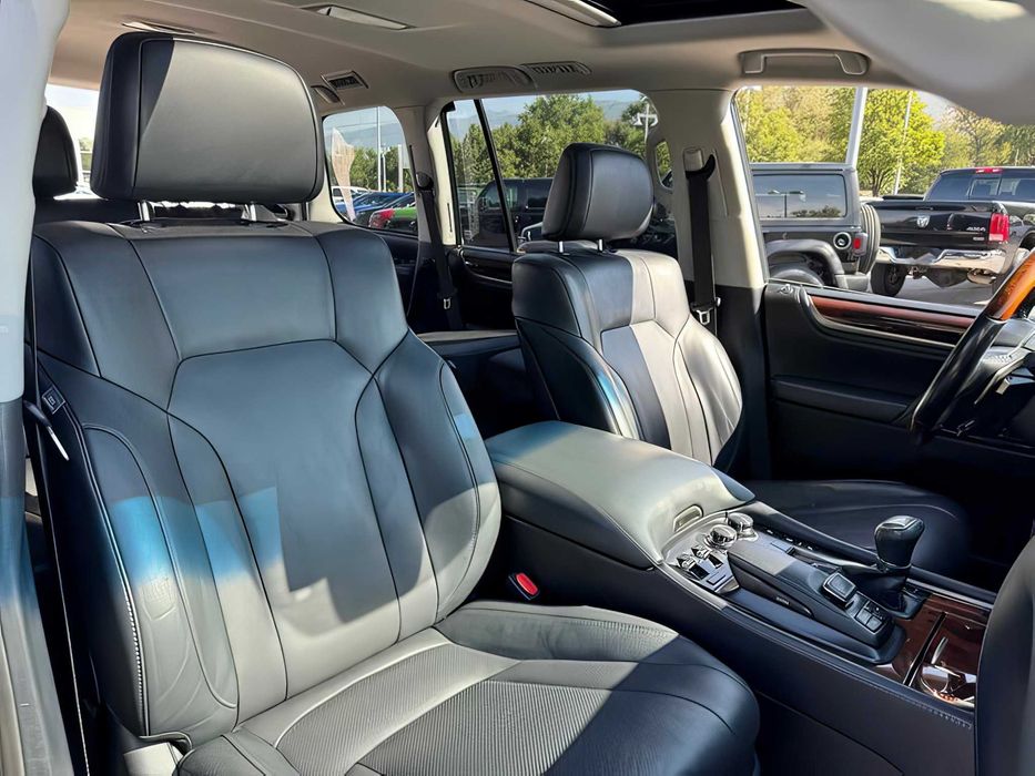 Lexus LX 570      2017