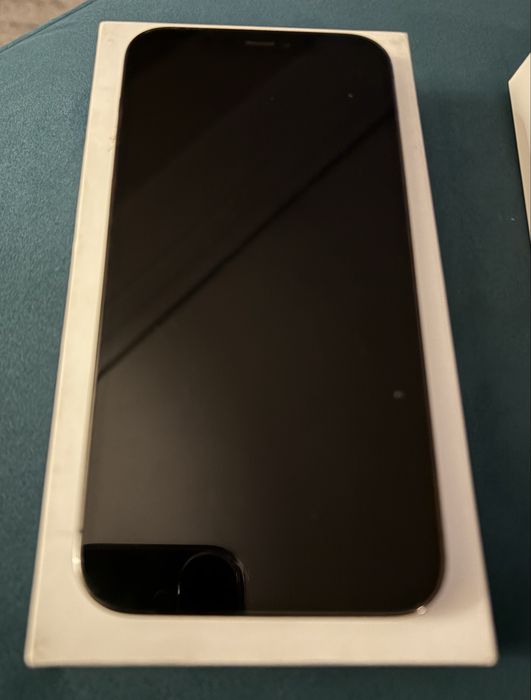 iPhone 12 PRO telefon