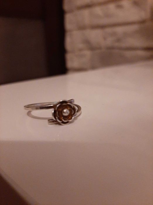 Stary srebrny pierścionek