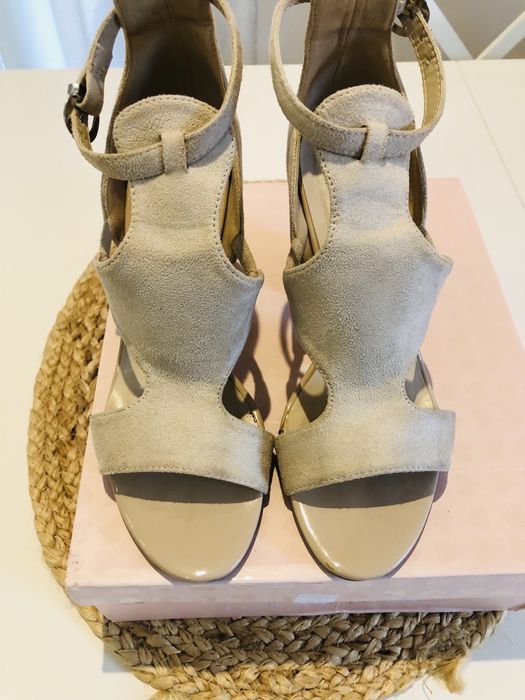 Zamszowe sandały , buty na obcasie  / ccc - 37