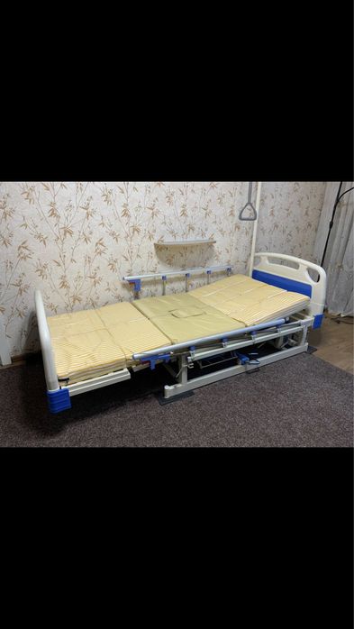 Продам ліжко медичне з туалетом