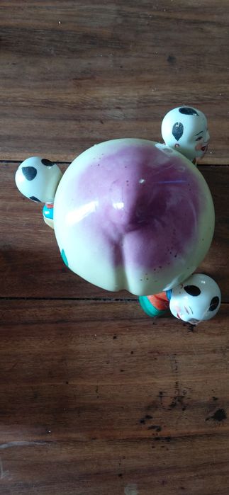 Escultura de porcelana pintada à mão