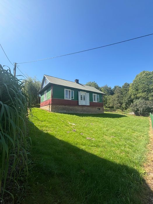 Nieruchomosc zabudowana domem w spokojnej okolicy z budynkami