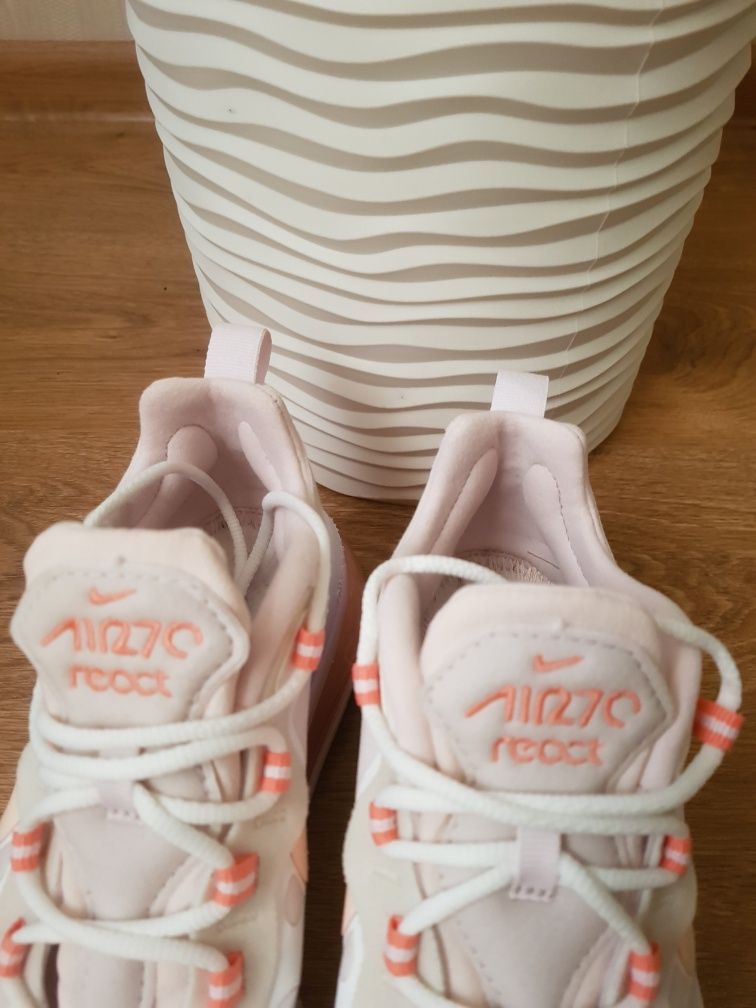 Кросівки Nike Air Max 270 React 38,5 р