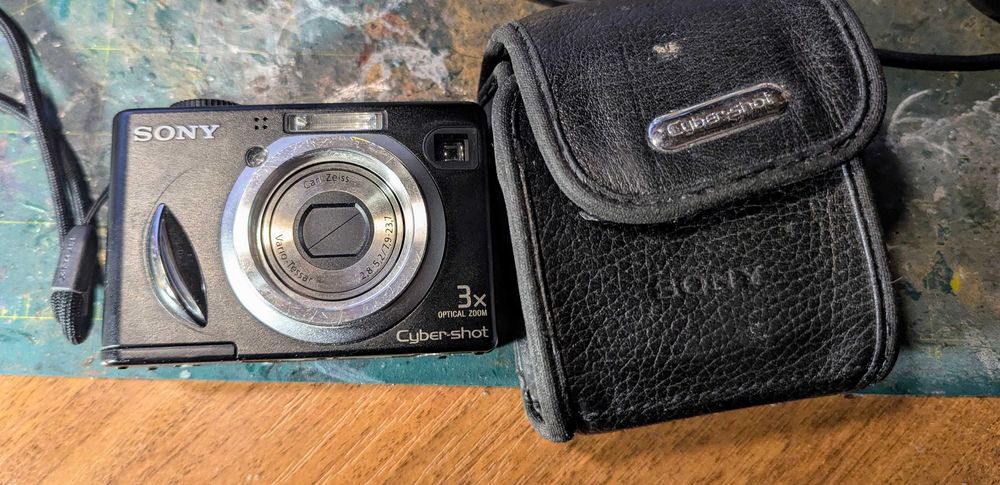 Цифровий фотоапарат SONY DSC-W15