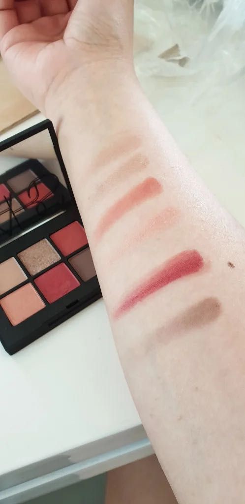 NARS Voyageur Eyeshadow Palette - Paleta cieni kolor Hibiscus