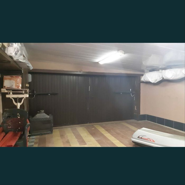 Продам гараж капитальный, на две машины.