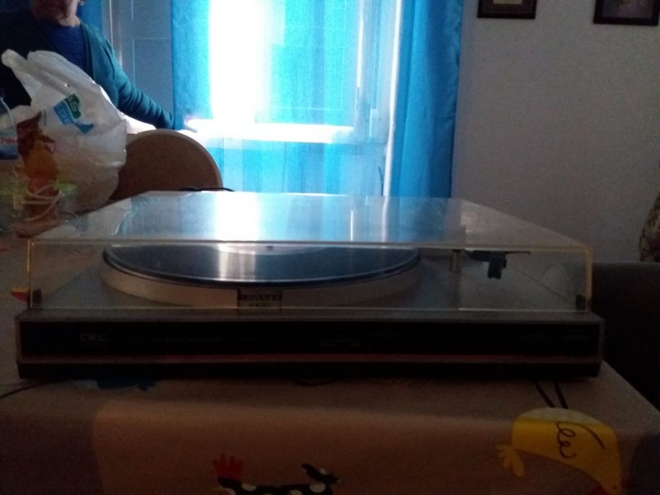 Gira discos CEC