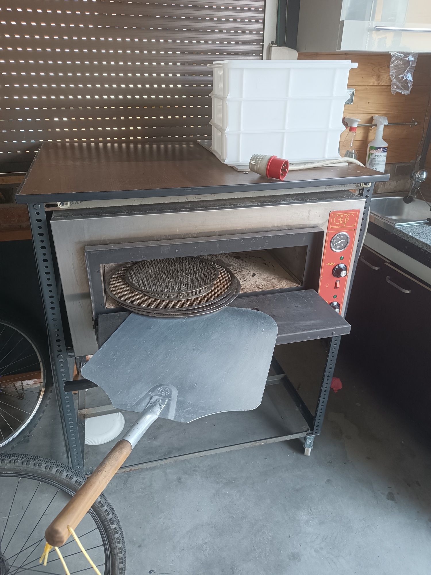 Piec do pizzy GGF elektryczny  380 V z płytami szamotowymi